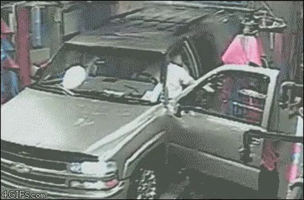 Hétfő az autómosóban