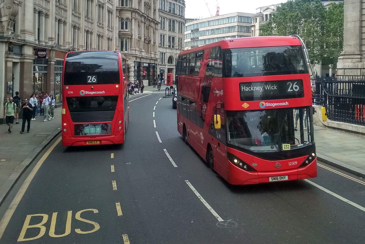 A 16 font felett még 80 fontot kértek brit ETA-engedélyért